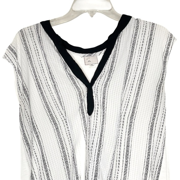 Postmark Anthropologie Top M Black White Notch V Neck Sleeveless Hi Lo Hem - Picture 3 of 9